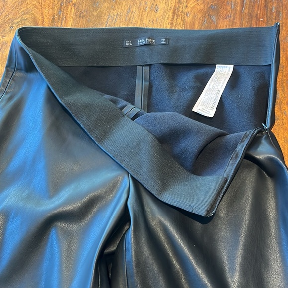 NWOT Zara Basic Collection Faux Leather Pants - Size L - Picture 4 of 8